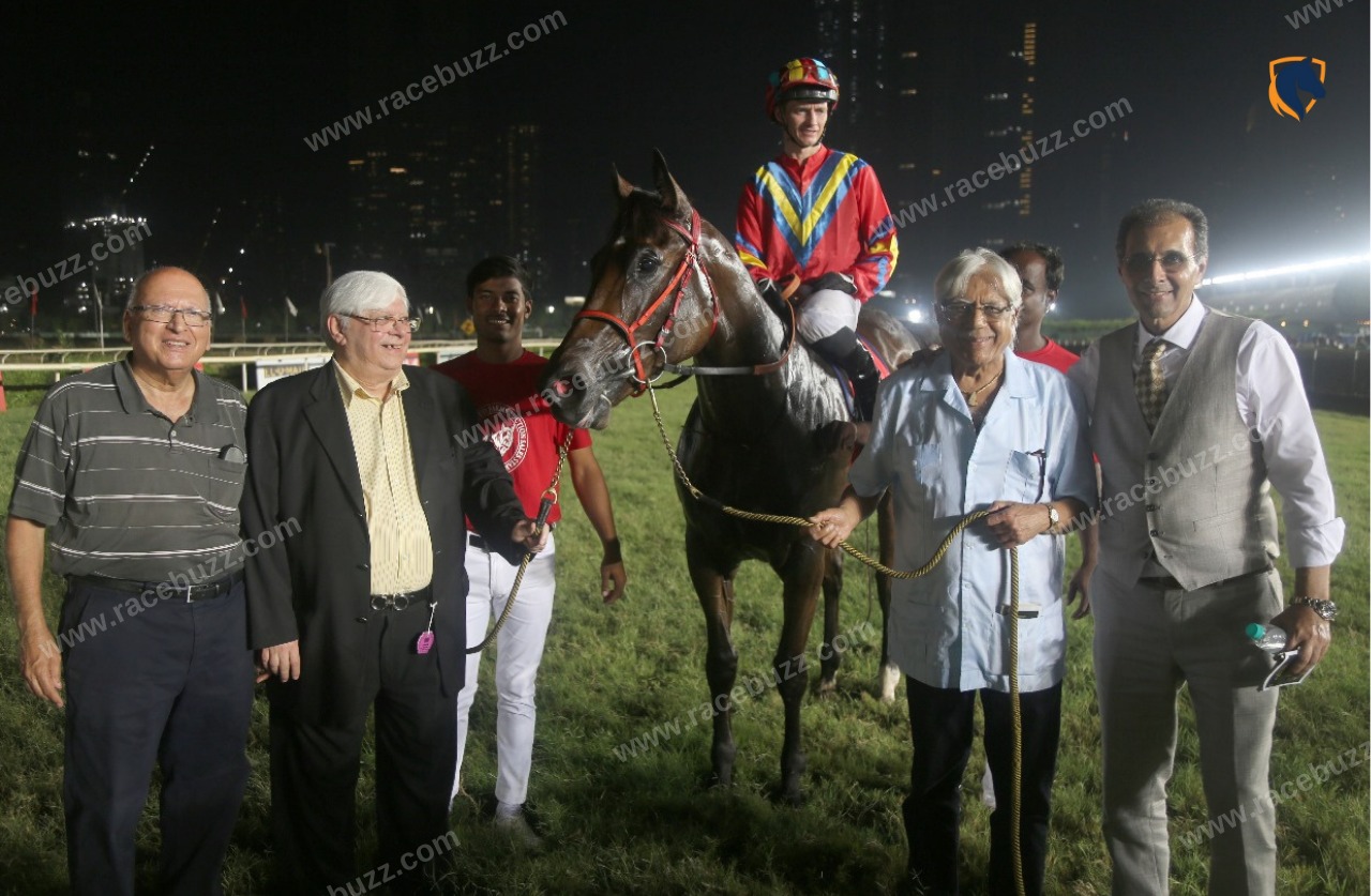 Social Butterfly wins the 2025 Poonawalla Stud Farms Auction Sale Stakes at Mahalaxmi Racecourse in a thrilling photo finish under jockey David Allan.