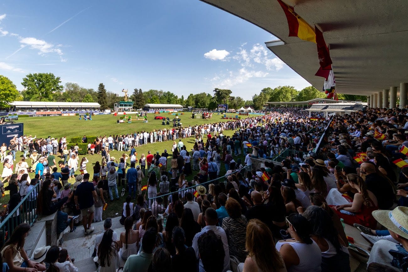 Ioli Mytilineou celebrates victory on L'Artiste de Toxandra during the 2025 LGCT Grand Prix of Madrid.