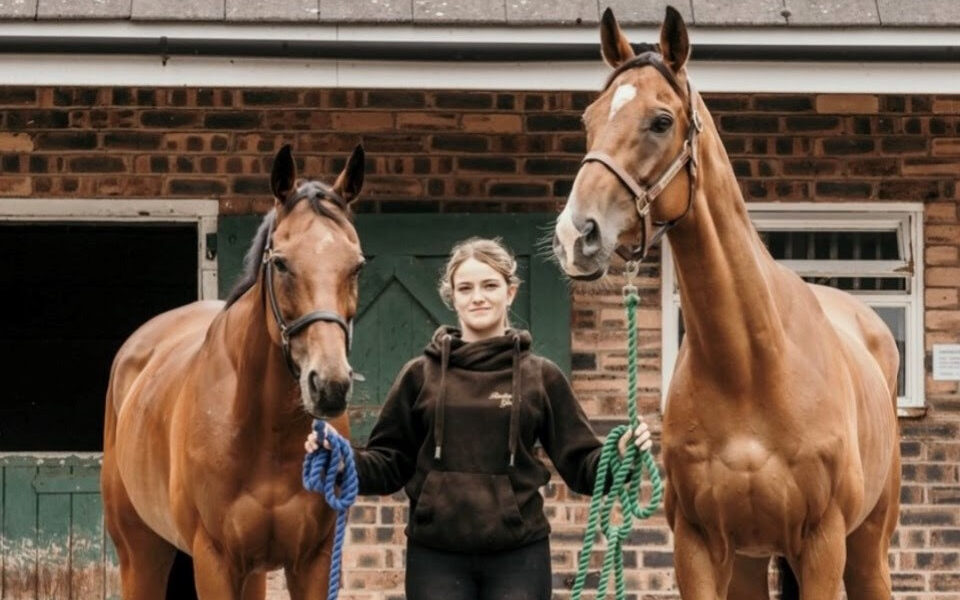 Abi Thomas aboard Mac’s Xpress ahead of the Newmarket Town Plate 2025