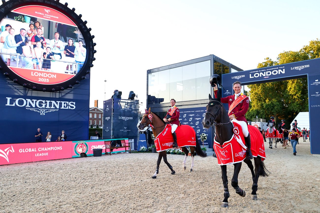 Ben Maher and Daniel Deusser celebrate Shanghai Swans’ victory at GCL London 2025 in front of the Royal Hospital Chelsea.