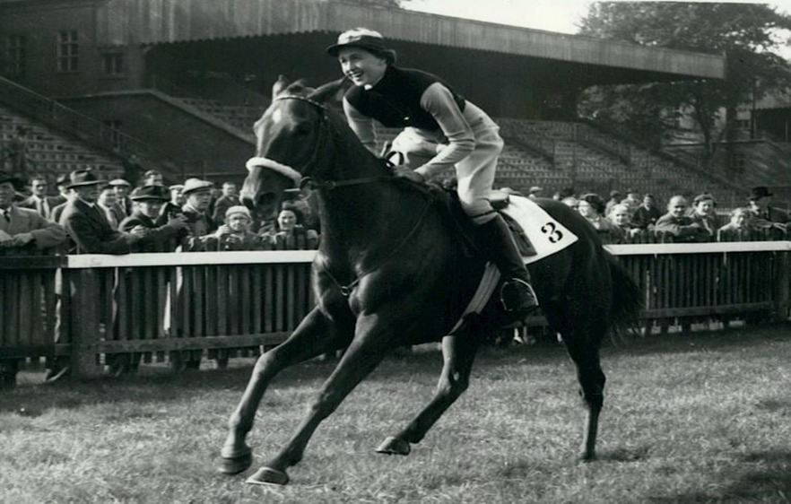 Newmarket Summer Saturday 2025 Grey Horse Handicap at July Course