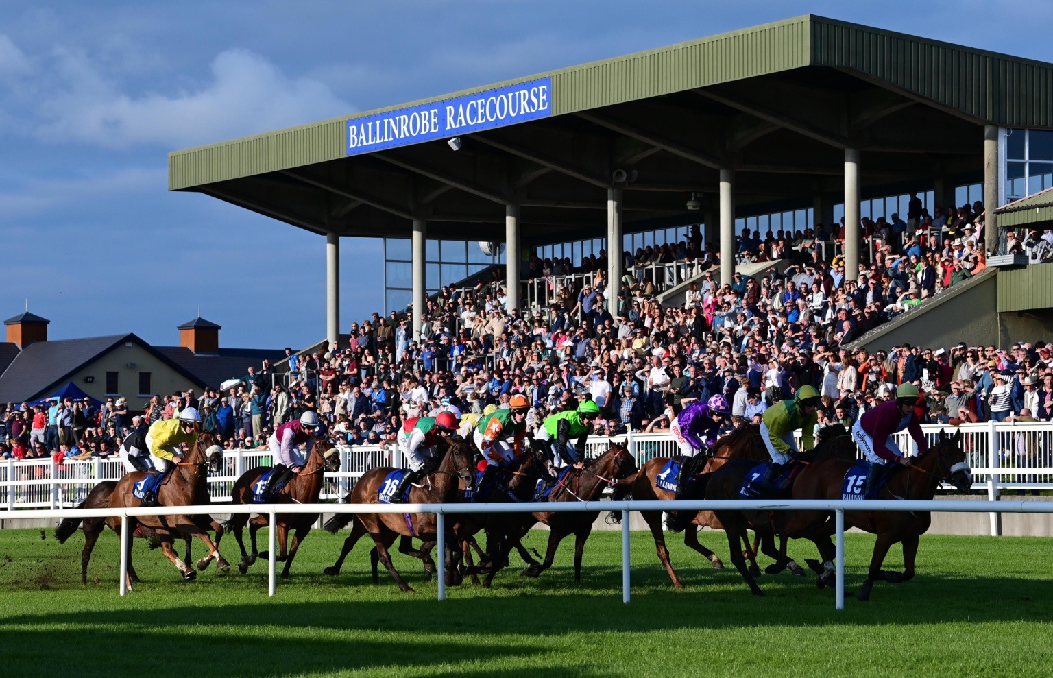 Bhean Saibhre winning at Ballinrobe Races 2025