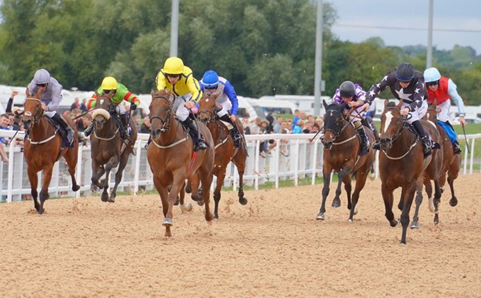 Southwell Racecourse evening flat racing, 23rd September 2025, nine-race card under autumn skies