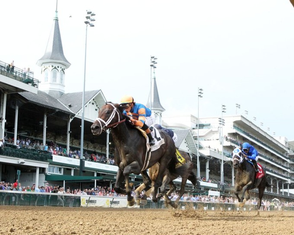 Horses racing under the Twin Spires at Churchill Downs during the September Meet 2025