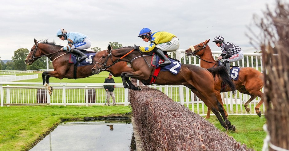 Perth Racecourse season finale with top horses and jockeys competing in jumps races on September 25, 2025