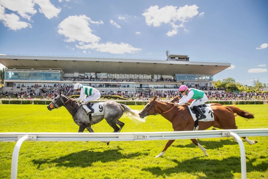 Saint-Cloud Racecourse action on 26 September 2025 with winners Shahbanu and Shaloha