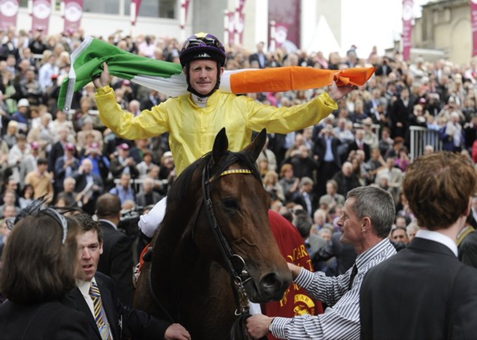 Shosholoza winning Irish Stallion Farms EBF Maiden at Tipperary