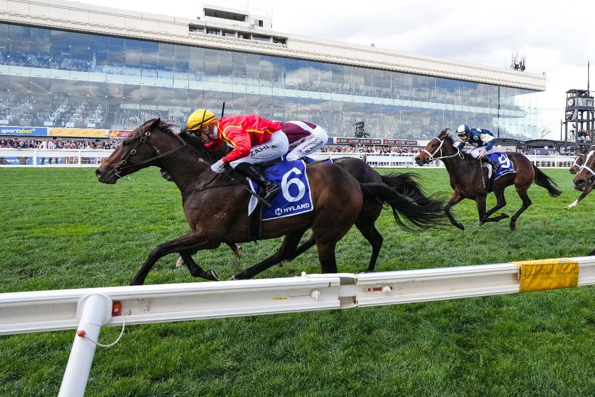 Transatlantic winning the G1 Toorak Handicap at Caulfield under Mark Zahra.