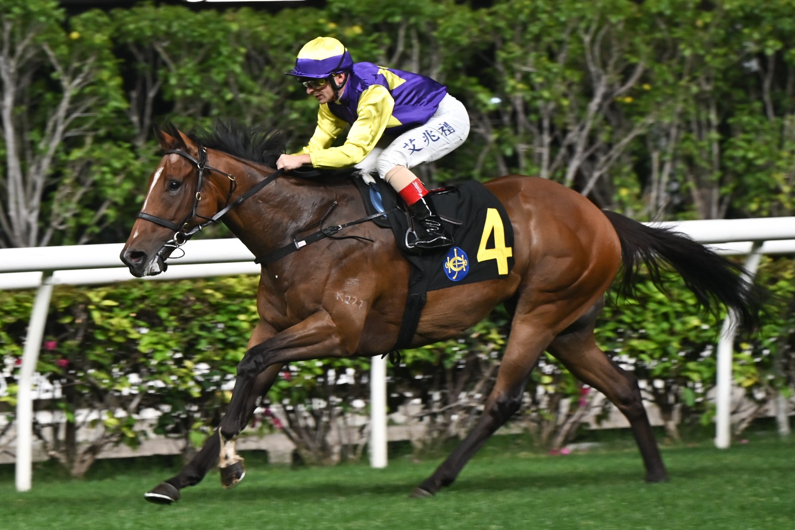 Colourful King galloping ahead during the Class 2 Guangzhou Handicap at Happy Valley