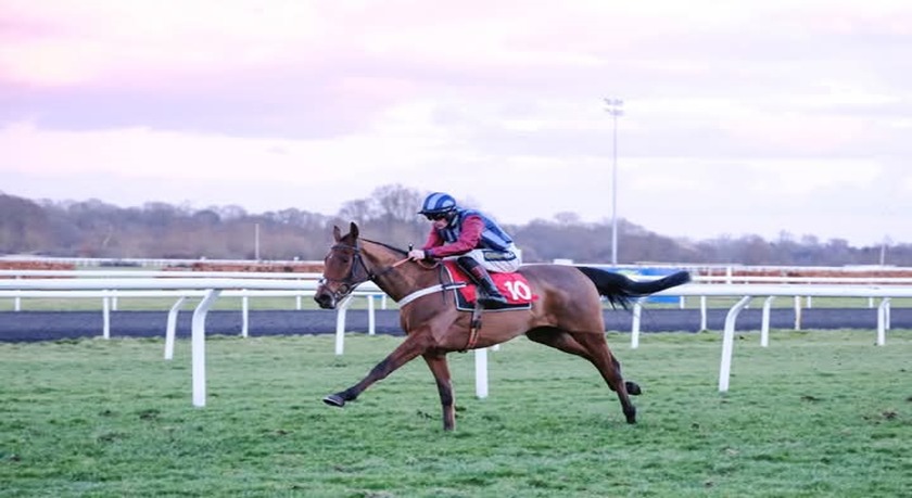 Horses race under the floodlights at Kempton Park during the Floodlit Races 2025