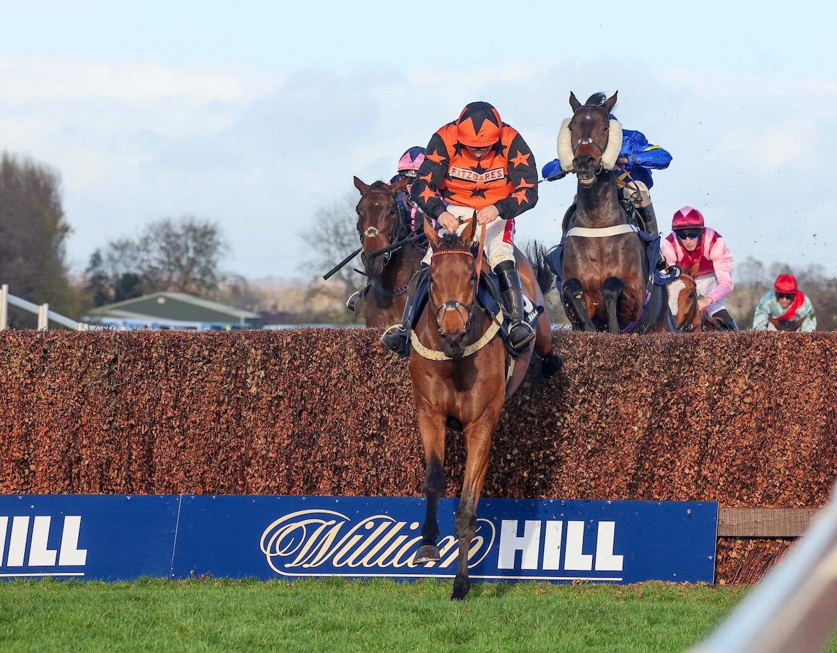 Mambonumberfive wins Aintree Handicap Chase on William Hill Grand Sefton Day