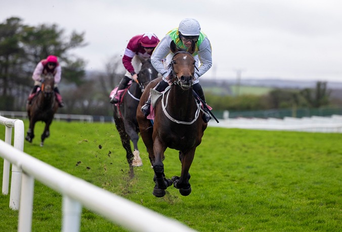 Navan Race Preview 17 November 2025 – Race day atmosphere, horses, jockeys, and key contenders.