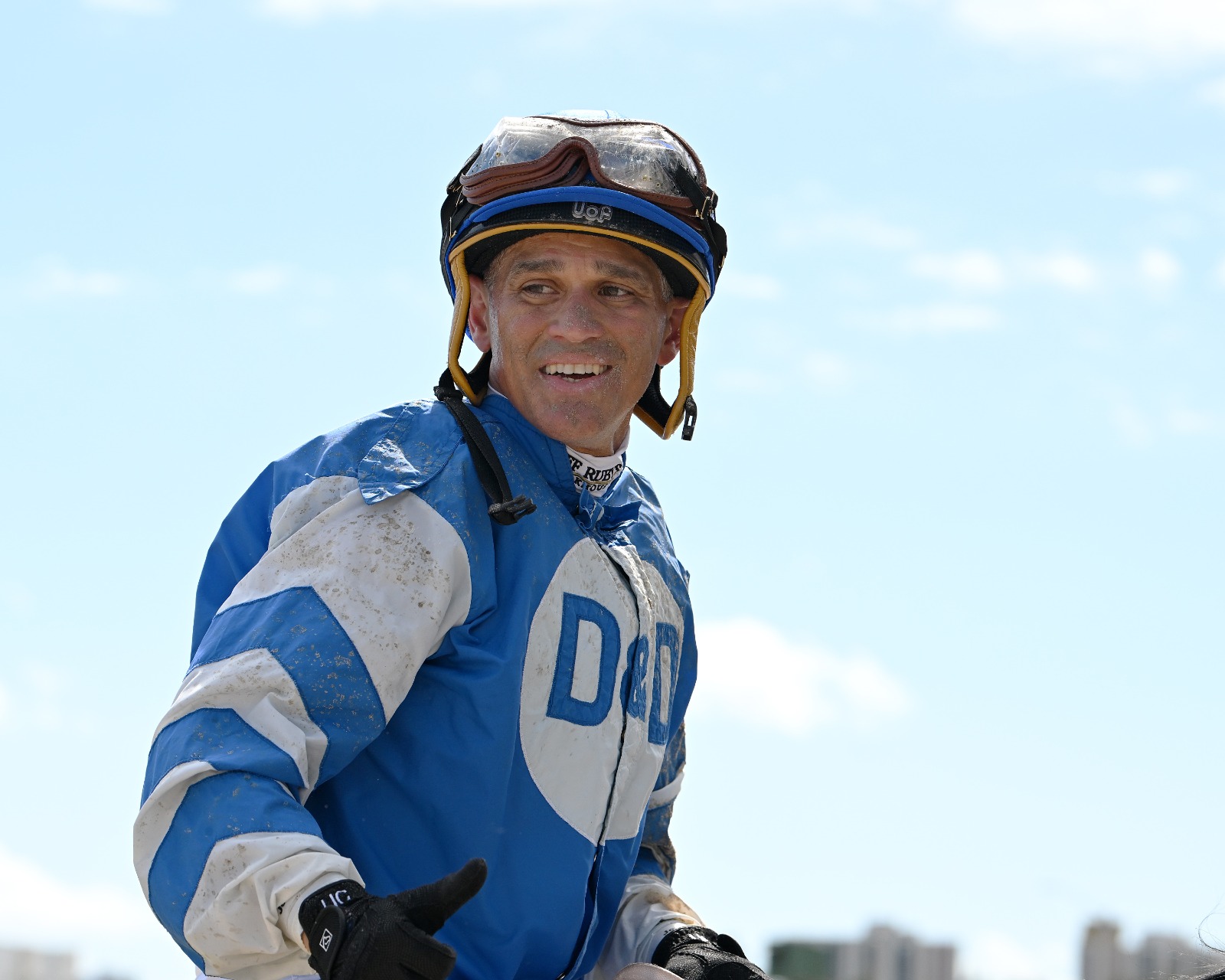 Javier Castellano prepares for the Gulfstream Championship Meet 2025 aboard his racehorse in the paddock