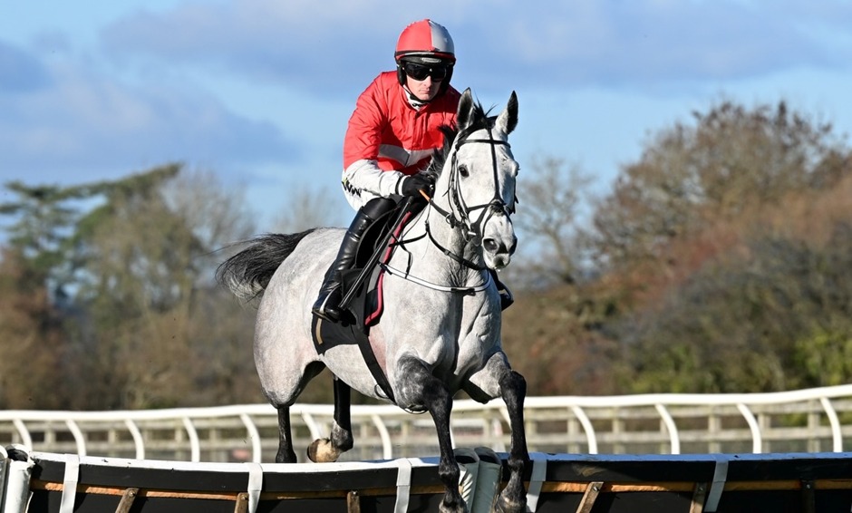 Wincanton race cards December 4 raceday atmosphere