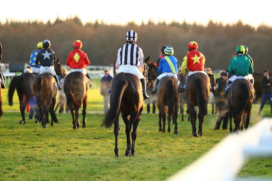 Exeter Race Cards December 5 – Festive Racing at ELF Race Day