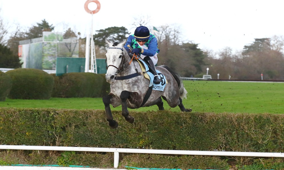 Deauville Race Cards 17 December featuring eight races across multiple distances