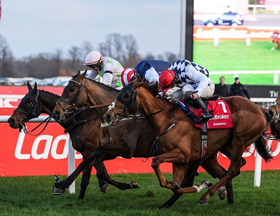 Kempton Racecards 21 January under floodlights at Kempton Park