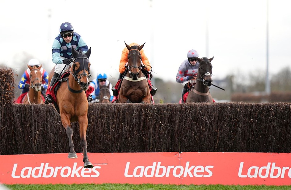 Kempton Park Race Cards 7 January under evening lights