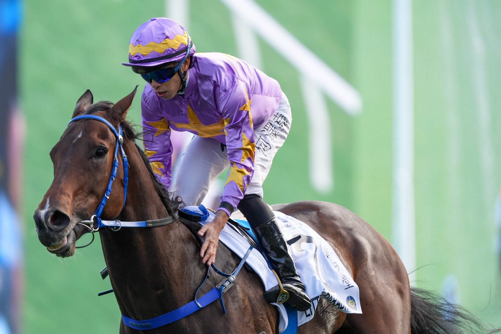 Little Paradise surging clear to win the Hong Kong Classic Mile at Sha Tin