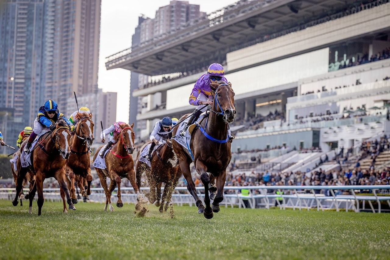 Little Paradise surging clear to win the Hong Kong Classic Mile at Sha Tin