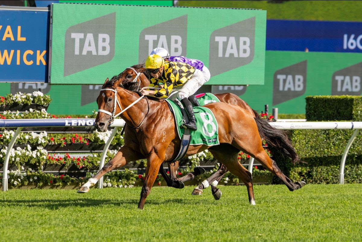 Autumn Glow winning the G1 Verry Elleegant Stakes at Randwick