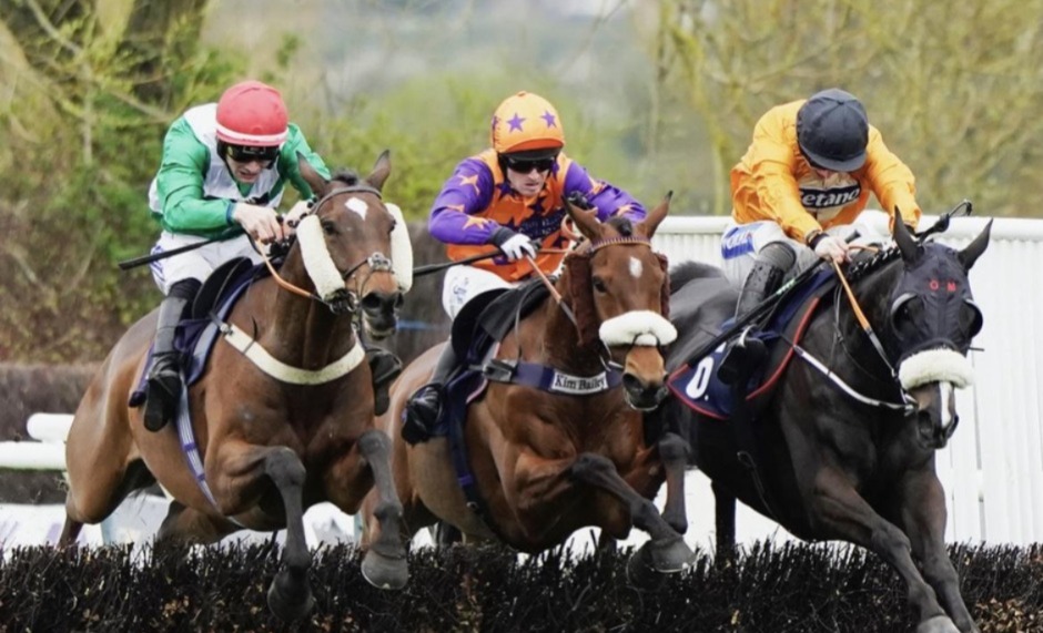 Southwell racecards 9 April all weather racing action at Southwell Racecourse