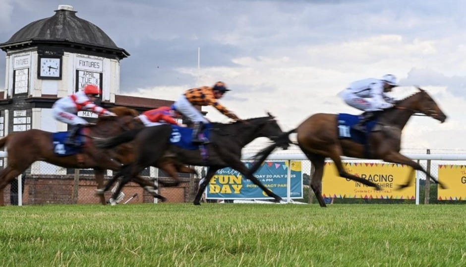 Pontefract racecards 21 April flat racing action at Pontefract Racecourse