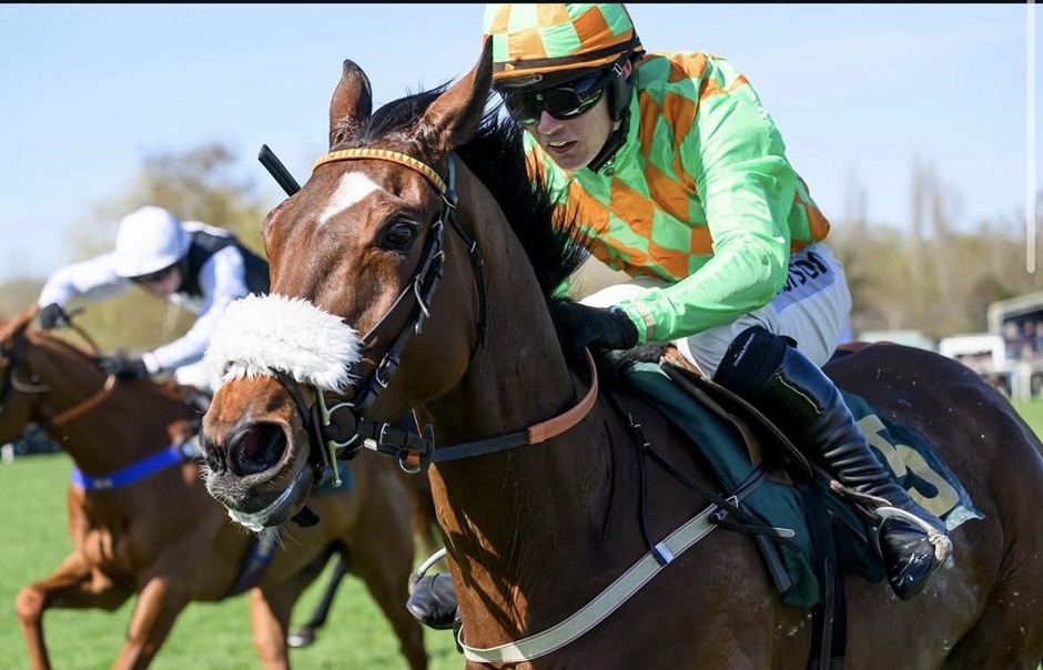 Fakenham race results 13 April six race jump racing action at Fakenham Racecourse