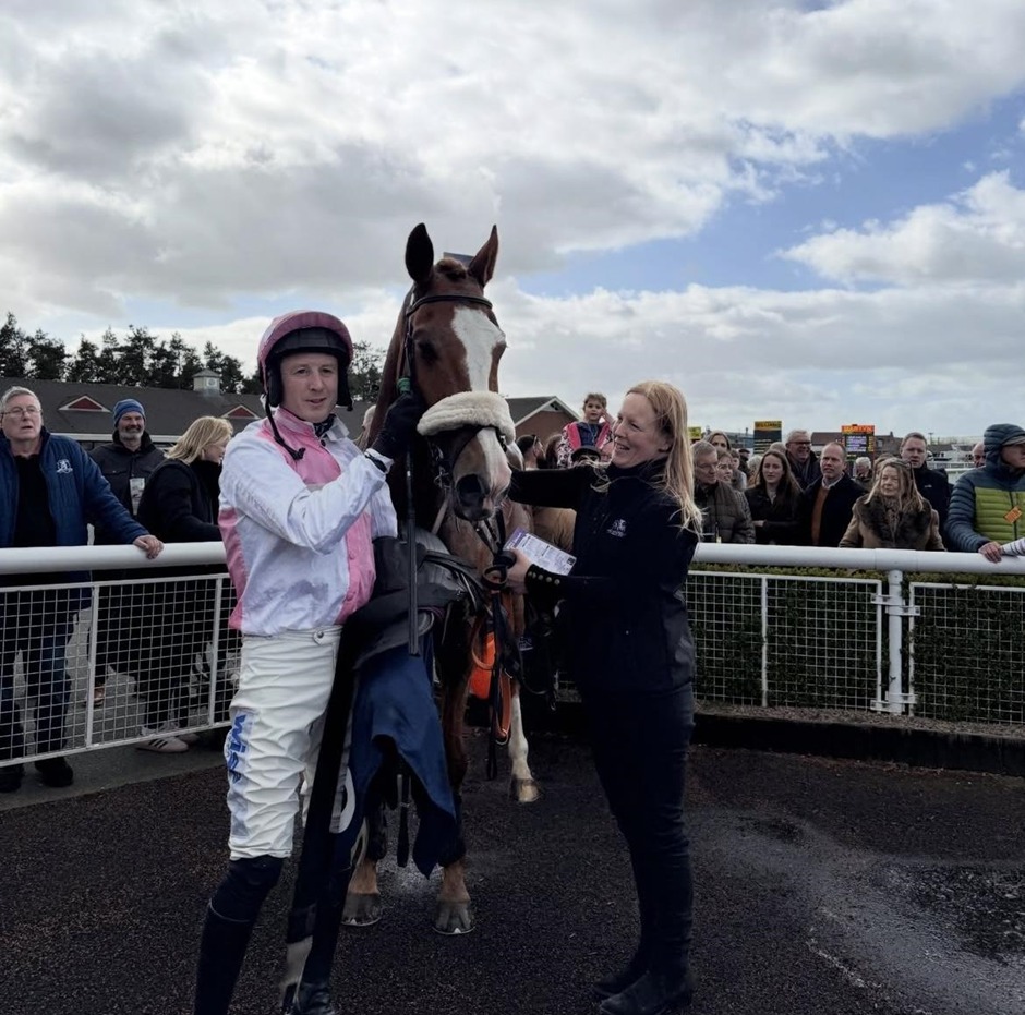 Ludlow racecards 22 April Wednesday jump racing action at Ludlow Racecourse
