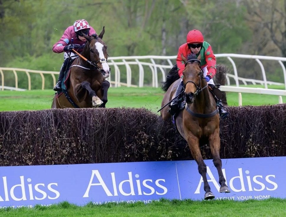 Fakenham racecards 6 April six race jump racing action at Fakenham Racecourse