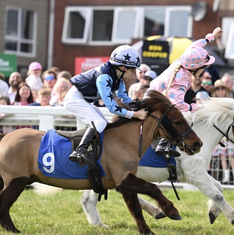 Exeter race results 7 April jump racing action at Exeter Racecourse