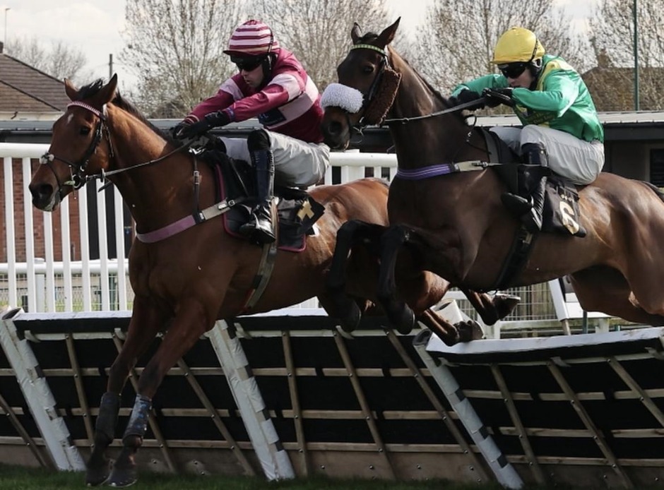 Warwick race results 23 April jump racing action at Warwick Racecourse