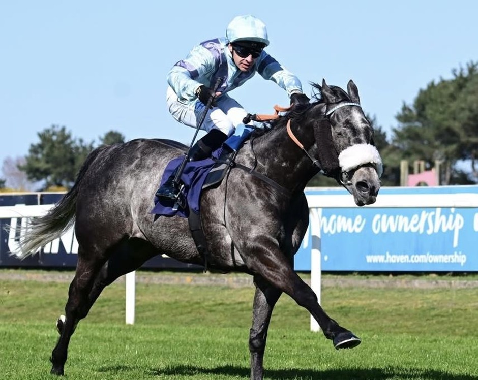 Great Yarmouth racecards 28 April flat racing action at Great Yarmouth Racecourse