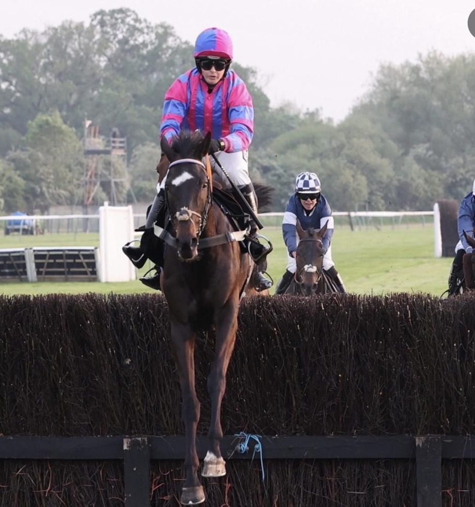 Warwick racecards 20 May Wednesday jump racing action at Warwick Racecourse