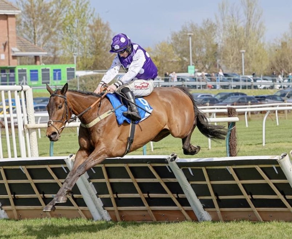 Ayr racecards 5 May Tuesday flat turf racing action at Ayr Racecourse