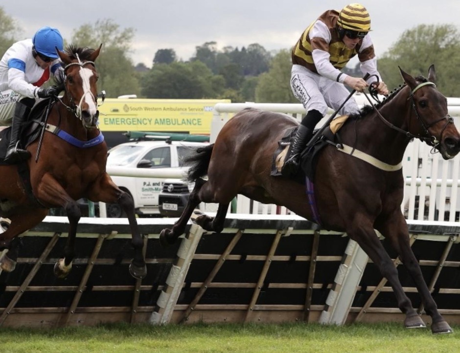 Warwick racecards 3 June Wednesday jump racing action at Warwick Racecourse