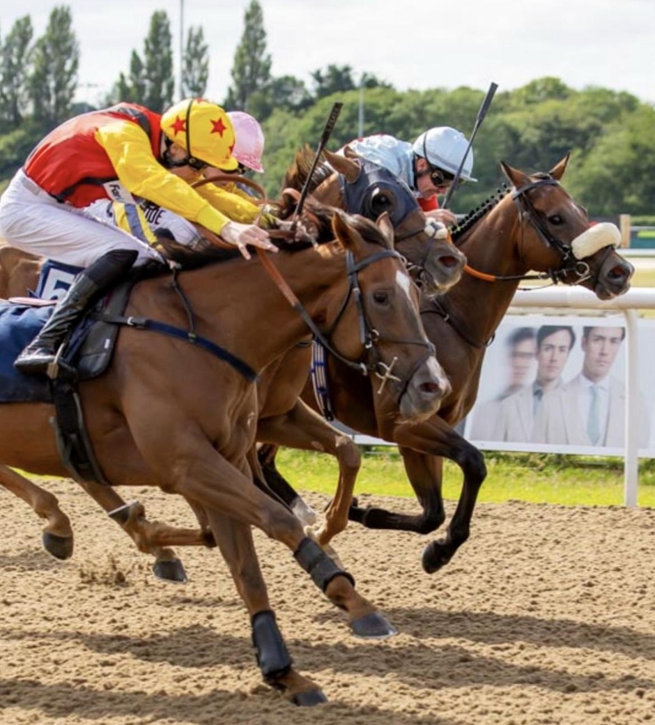 Wolverhampton racecards 17 July 2026 all-weather racing on the Tapeta surface