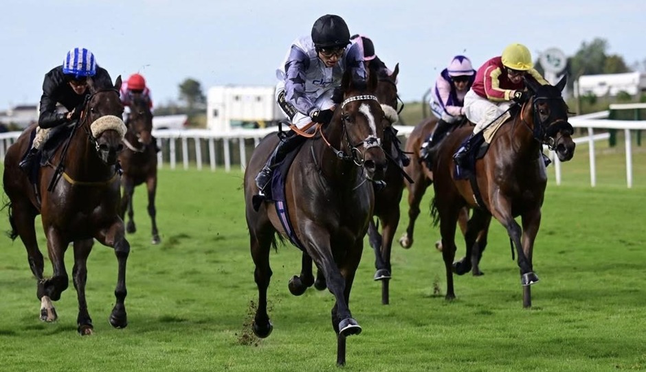 Winning horse crosses the finish line during Great Yarmouth racing on 23 July 2026