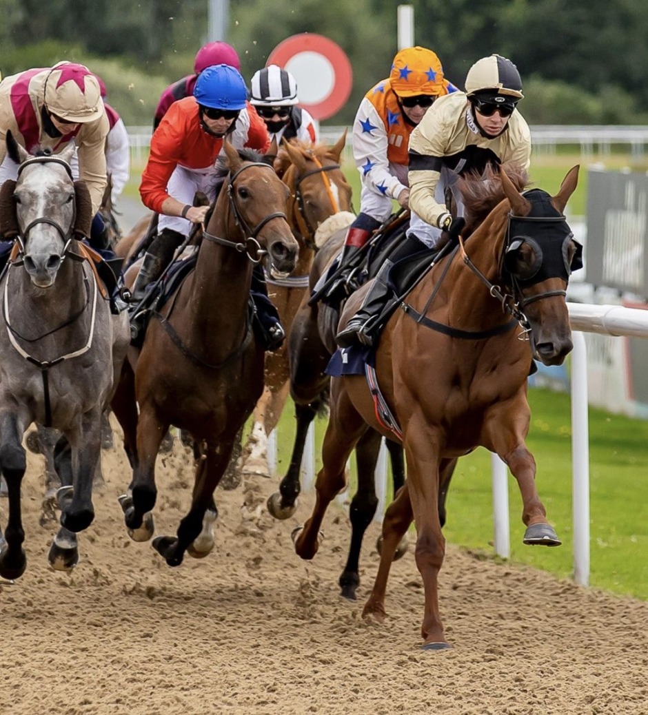 Winning horse crosses the finish line during Wolverhampton all-weather racing on 17 July 2026
