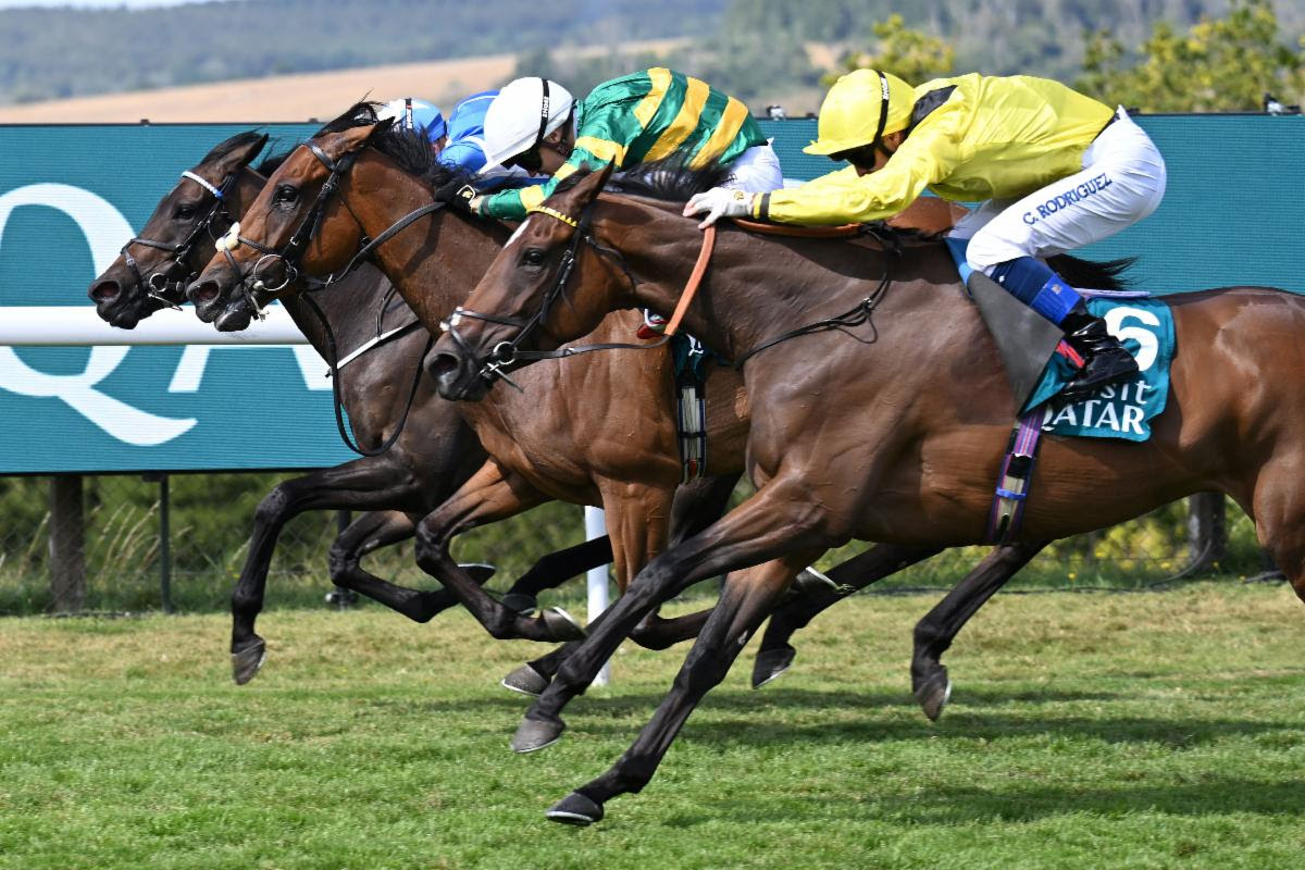 Goodie Two Shoes winning the Qatar Lillie Langtry Stakes at Goodwood