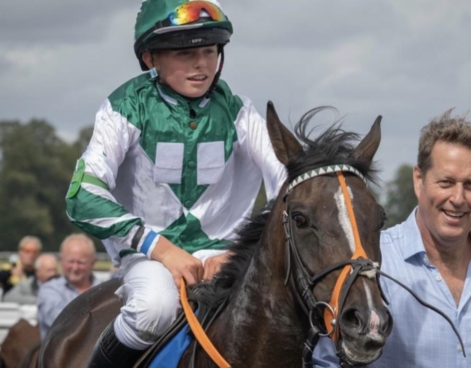 Worcester racecards 10 September 2026 National Hunt racing at Worcester Racecourse