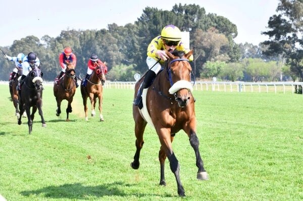 One Eye On Dubai wins over 2000m at Vaal Racecourse