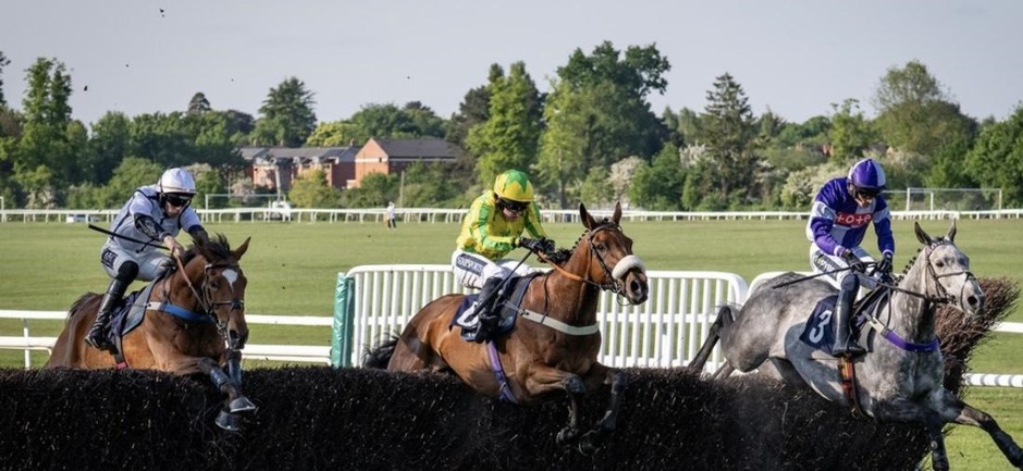 Worcester jump racing racecards for 21 October 2026
